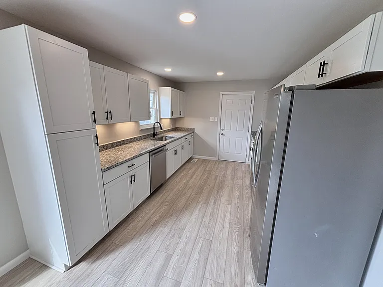 120 Willow Dr — Photo 3