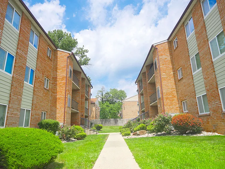 Lansdowne Station Apartments — Photo 11