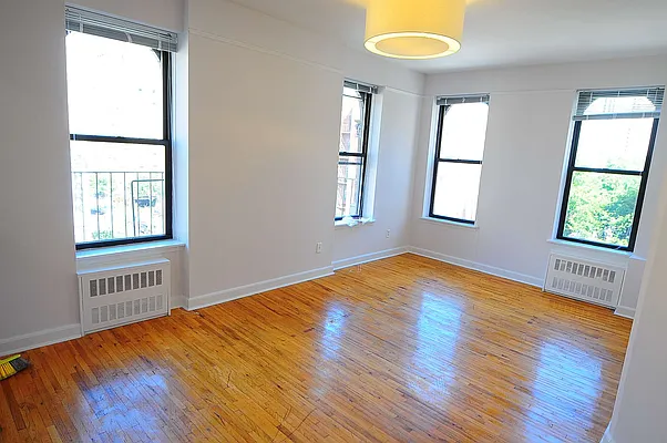 Rented by Metropolis Real Estate of Manhattan | media 25