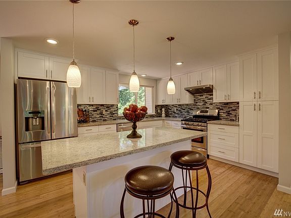 2nd image of 16402 NE 107th Pl