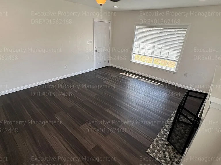 104 S Kincaid St — Photo 3