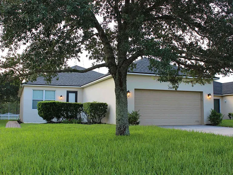 2505 Lacerta Dr — Photo 2