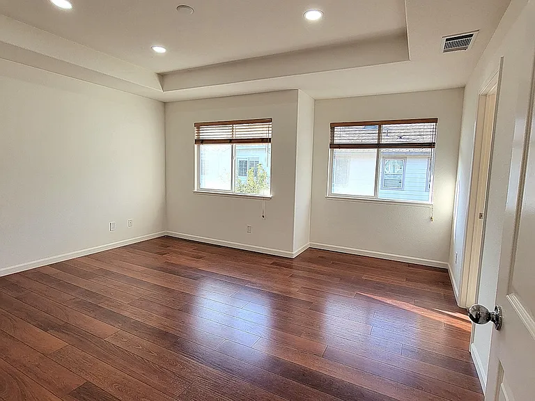 925 Gates St — Photo 34