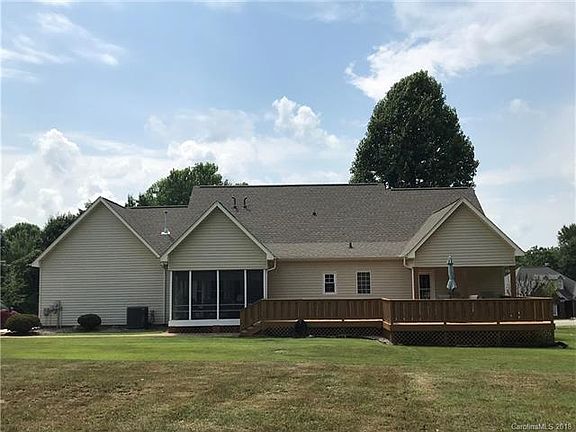 3rd image of 5222 Hickory Knoll Ln