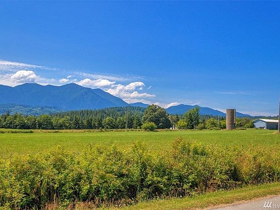 Views to the north include the Olympic Mountain foothills and expansive valley views.