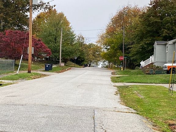 5th image of 415 Lockwood St