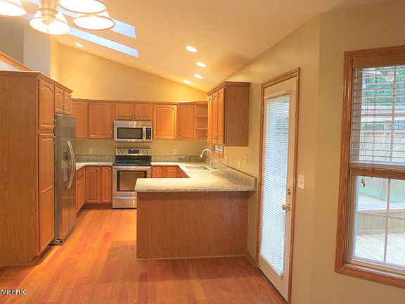 4th image of 6136 Thistlewood Ave