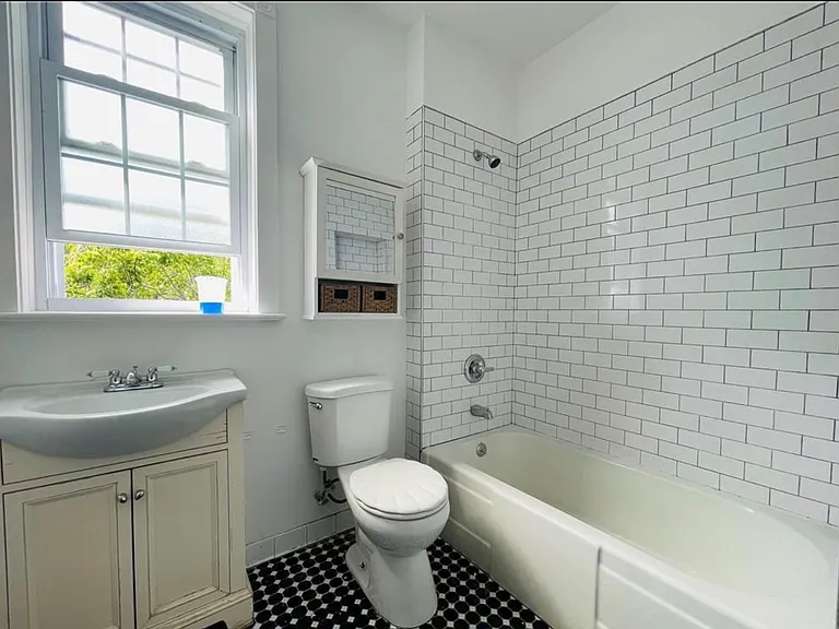 330 Van Duzer St #2 — Photo 10