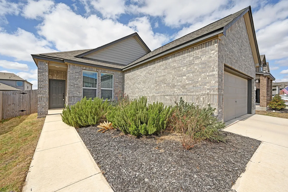Building Photo - 217 Summit Dr