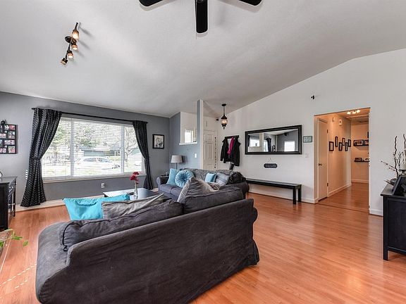 5th image of 144 Pioneer Dr