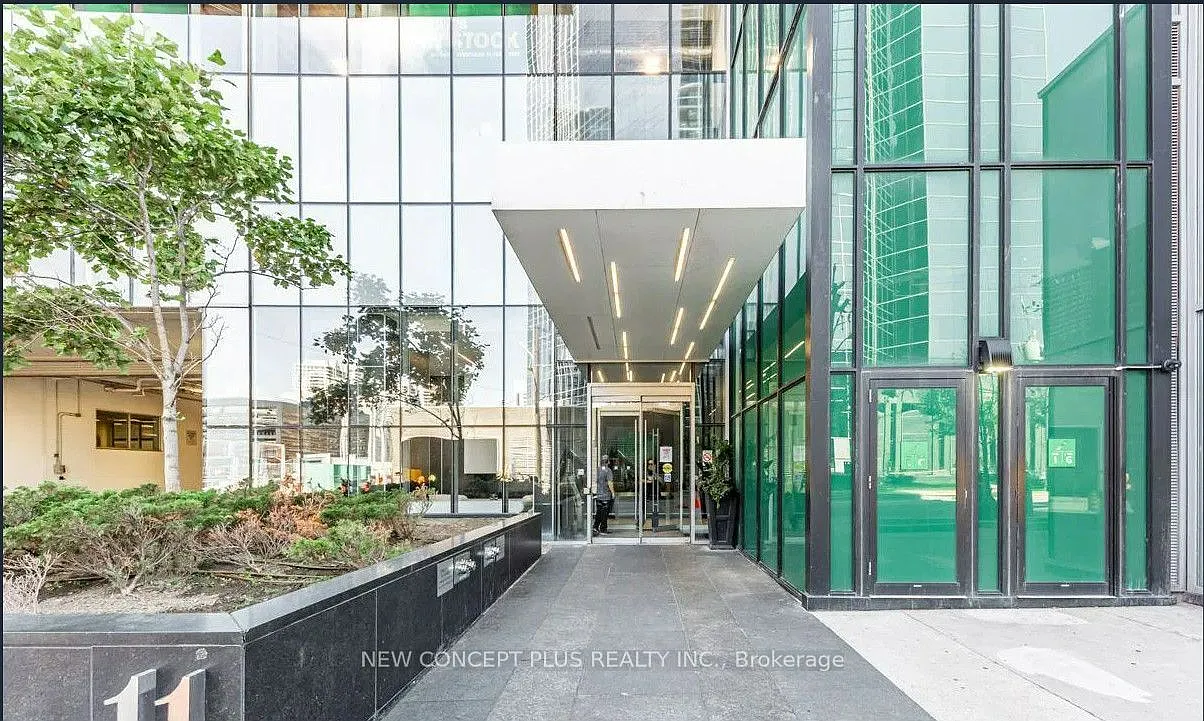 Emerald Park Condos — Photo 2
