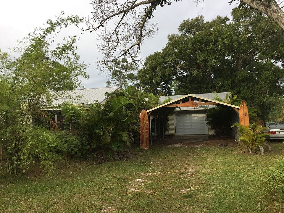 Front view w/covered carport