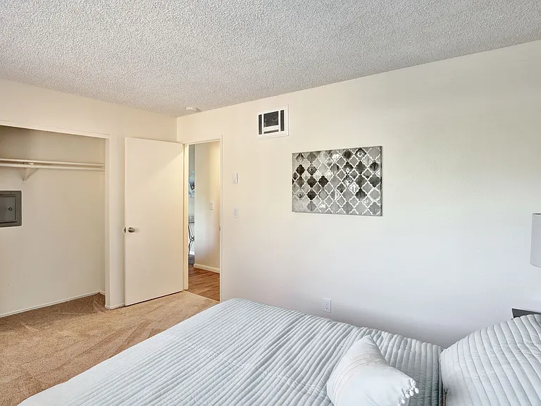 Del Mar Apartment Homes — Photo 10