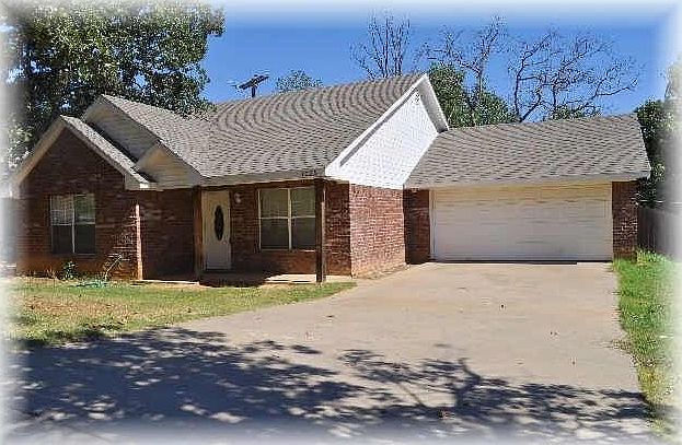 1st image of 1025 Oakridge Dr