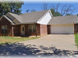 1025 Oakridge Dr, Denison, TX 75020