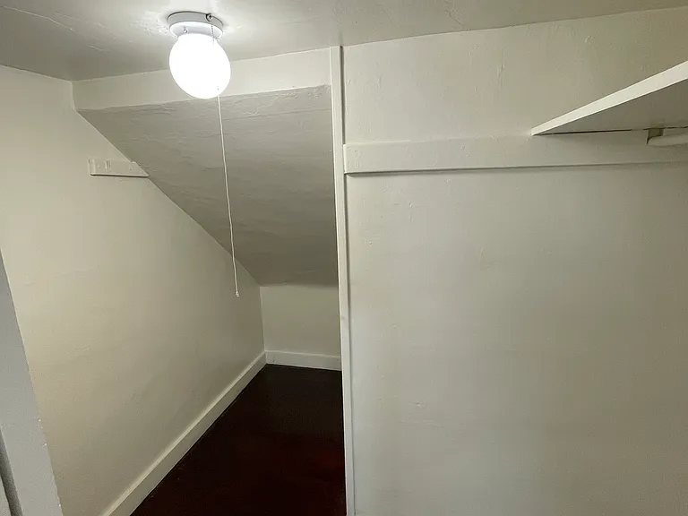 523-525 W Charles St #523 — Photo 5