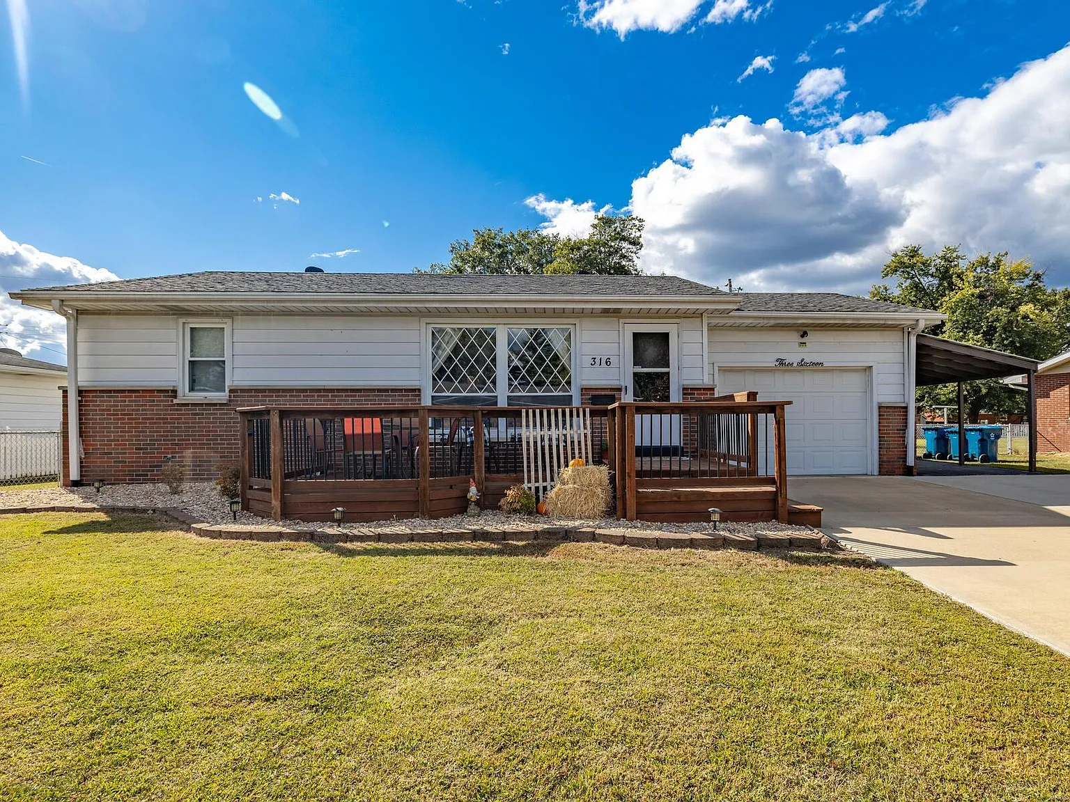 316 Sanders St photo 1