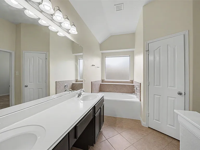 10035 Arcadian Springs Ln — Photo 16