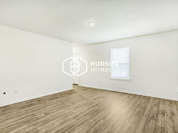3rd image of 8521 Dosia St