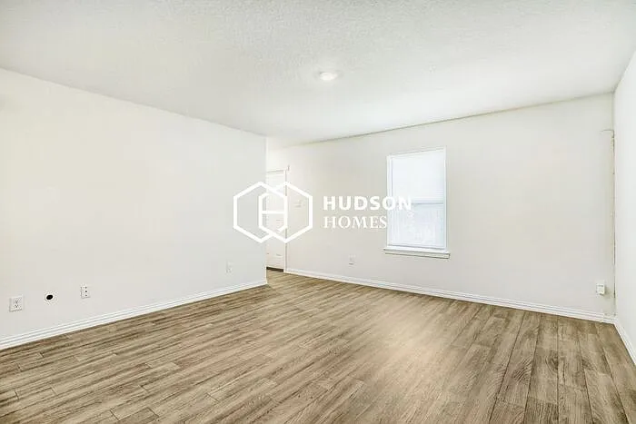 8521 Dosia St — Photo 3