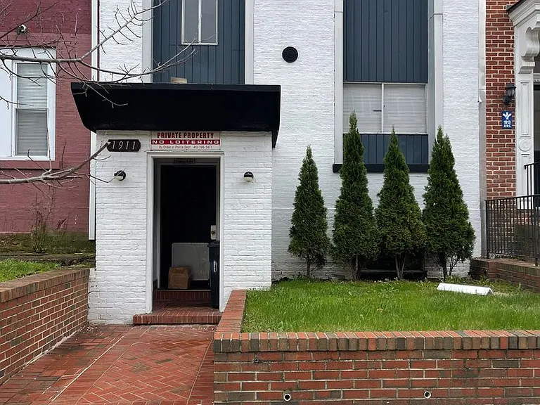1911 W Baltimore St — Photo 1