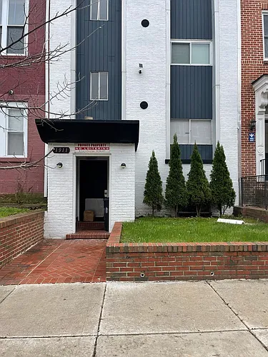 1911 W Baltimore St Photo 1