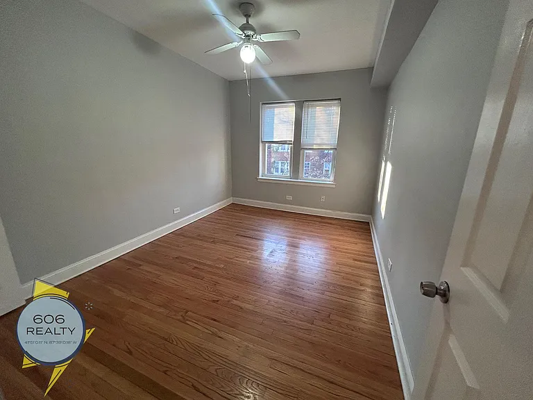 7340-50 N. Damen Ave — Photo 11