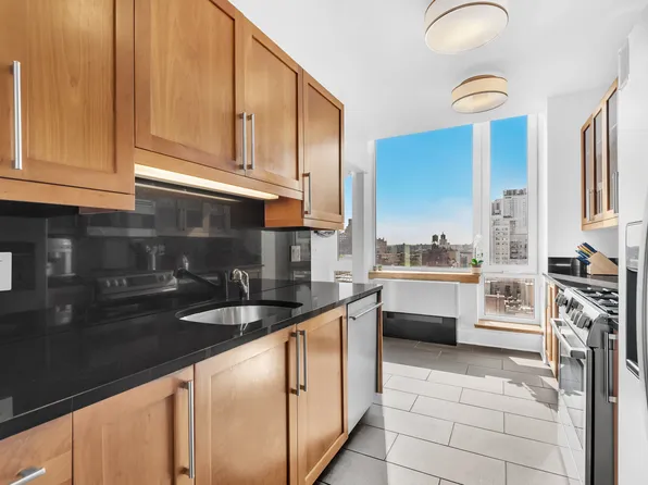 300 East 77th Street 10D image 3 of 10