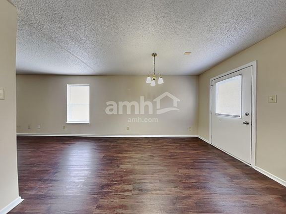4th image of 1314 Castleford Ln