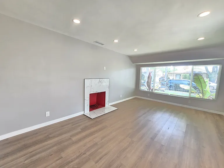6327 California Ave — Photo 8