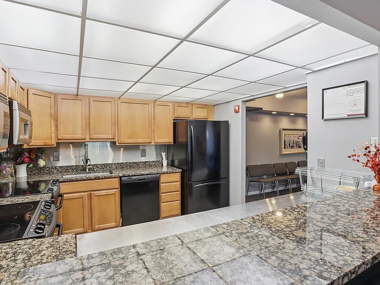 200 N Pickett St #110 — Photo 38