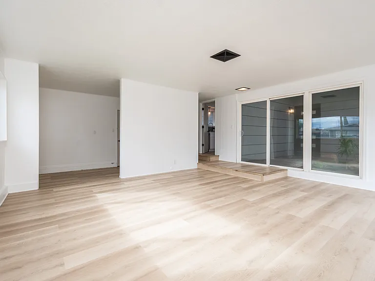 5201 Sky Pkwy — Photo 8