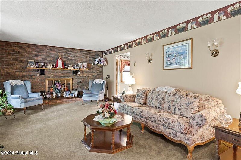 5th image of 140 Spier Falls Road