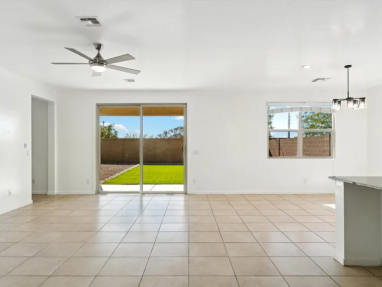 37292 N Yellowstone Dr — Photo 23