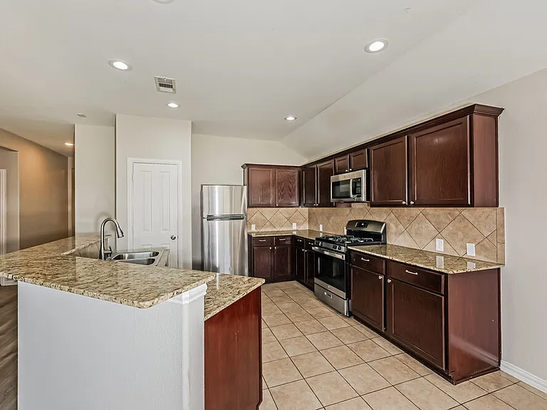 1813 Sparrow Ln — Photo 8