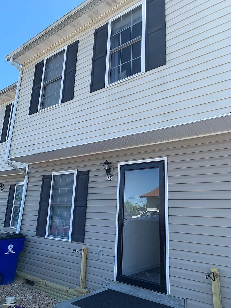 3 Bedroom 2.5 Bath Townhouse — Photo 2