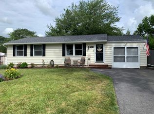 209 Longdale Dr, Liverpool, NY 13090