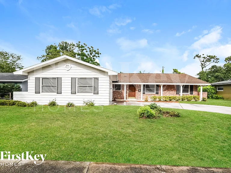 504 Saint Dunstan Way — Photo 1