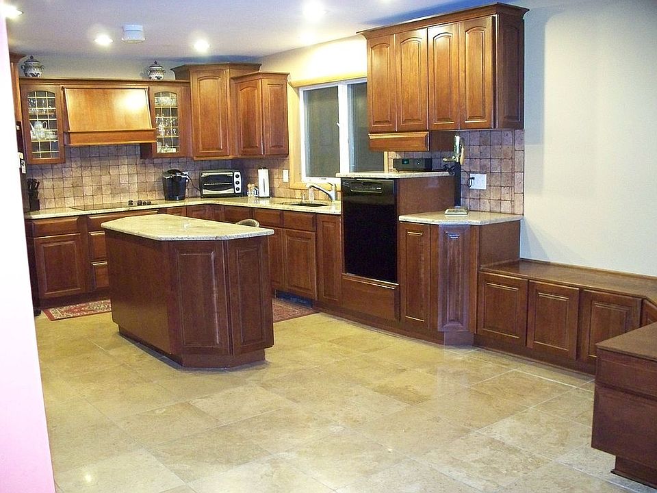 2nd image of 133 Vista Ln