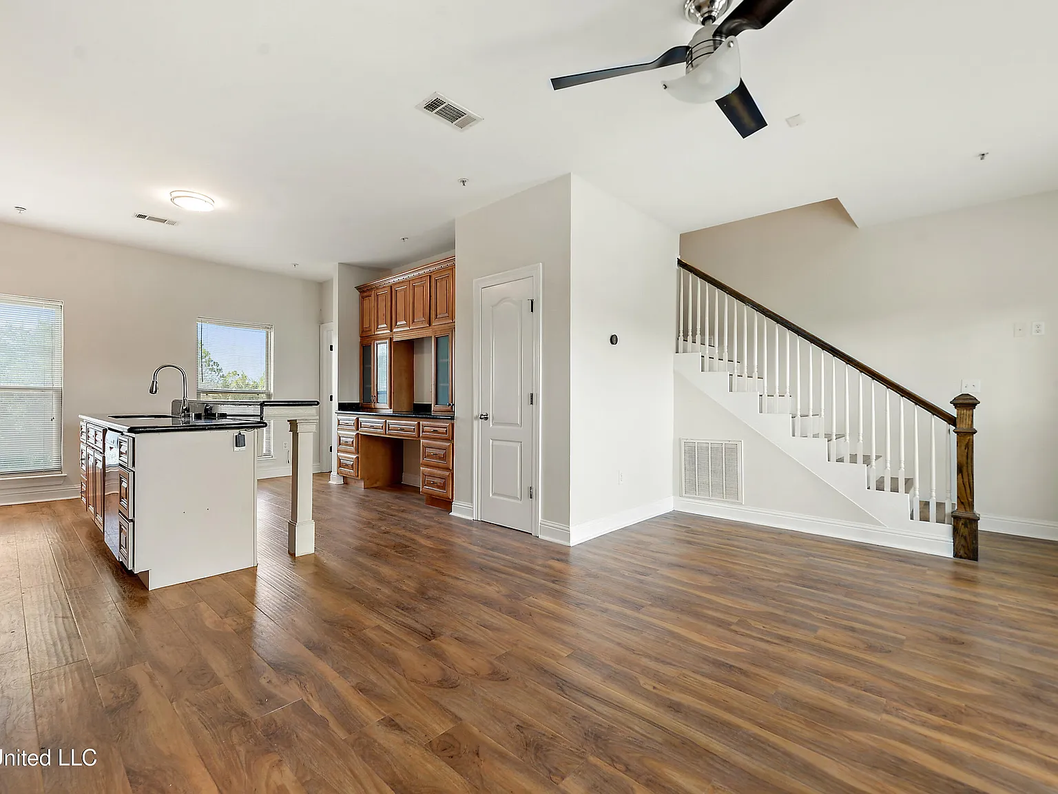 2 bed, 2.5 bath, 1300 sqft, $1,850 — Photo 4
