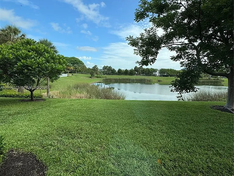 4729 Greenway Dr — Photo 4
