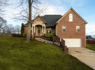 122 Laken Ln, Dickson, TN 37055