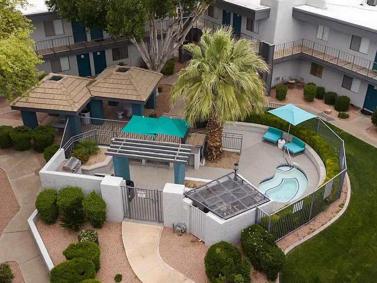 Camelback Cove Apartments — Photo 34