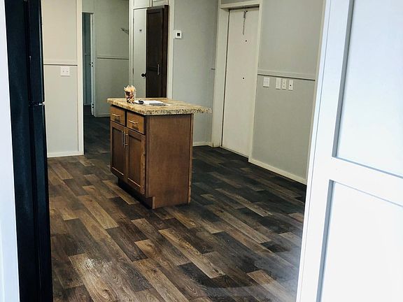 3rd image of 28 Elm St
