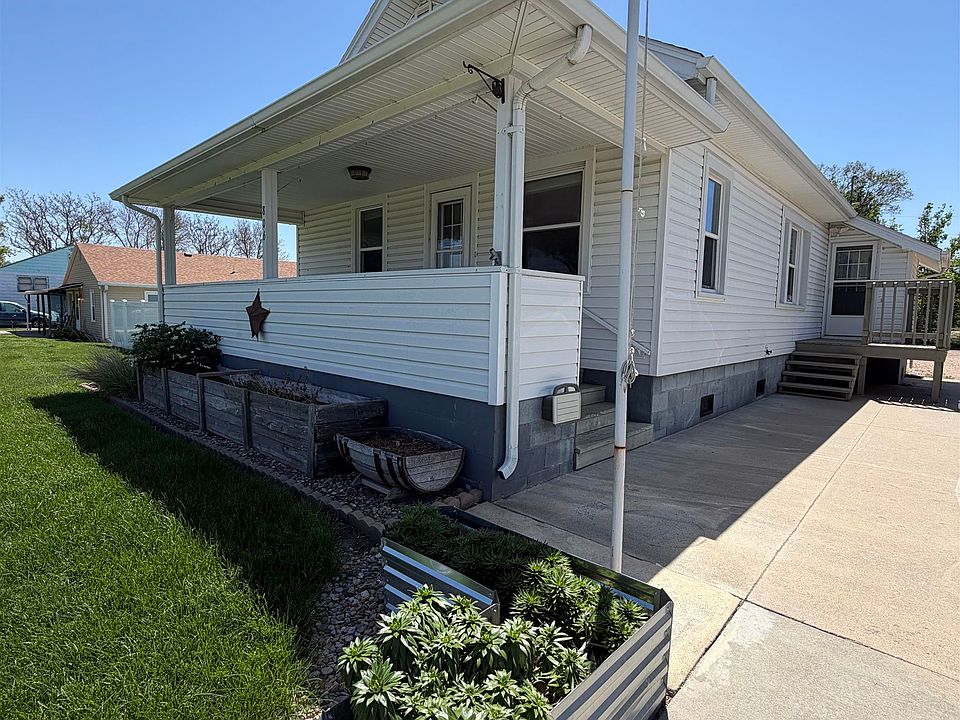 1st image of 806 E 11th