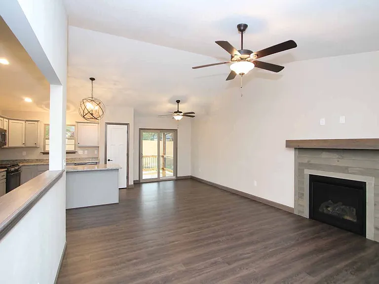 300 Olyvia Dr — Photo 7