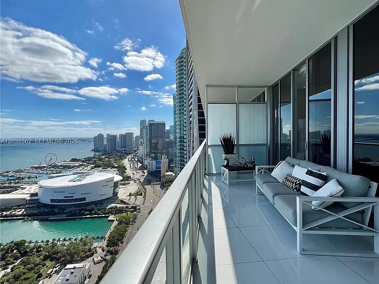 1100 Biscayne Blvd #4103 — Photo 1