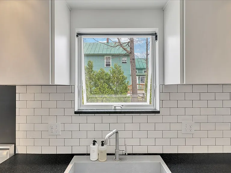 18 Granite St — Photo 41