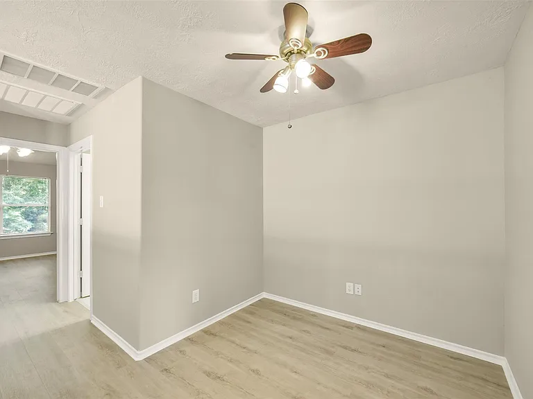 171 N Burberry Park Cir — Photo 18