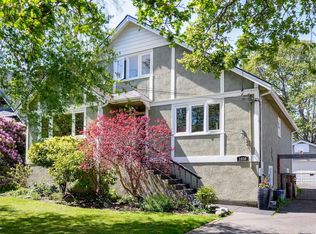 1650 Hampshire Rd, Oak Bay, BC V8R 5T5